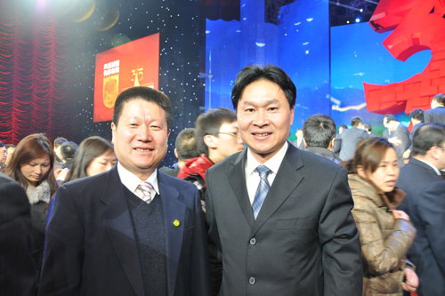 中国质量检验协会企业工作部主任杨晓东与中国消费者协会副会长兼秘书长杨红灿在中央电视台演播大厅2012年